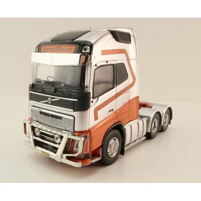 Tekno 83199 - Volvo FH04 Globetrotter XL 6x4 Down Under Silver / Red - Scale 1:50