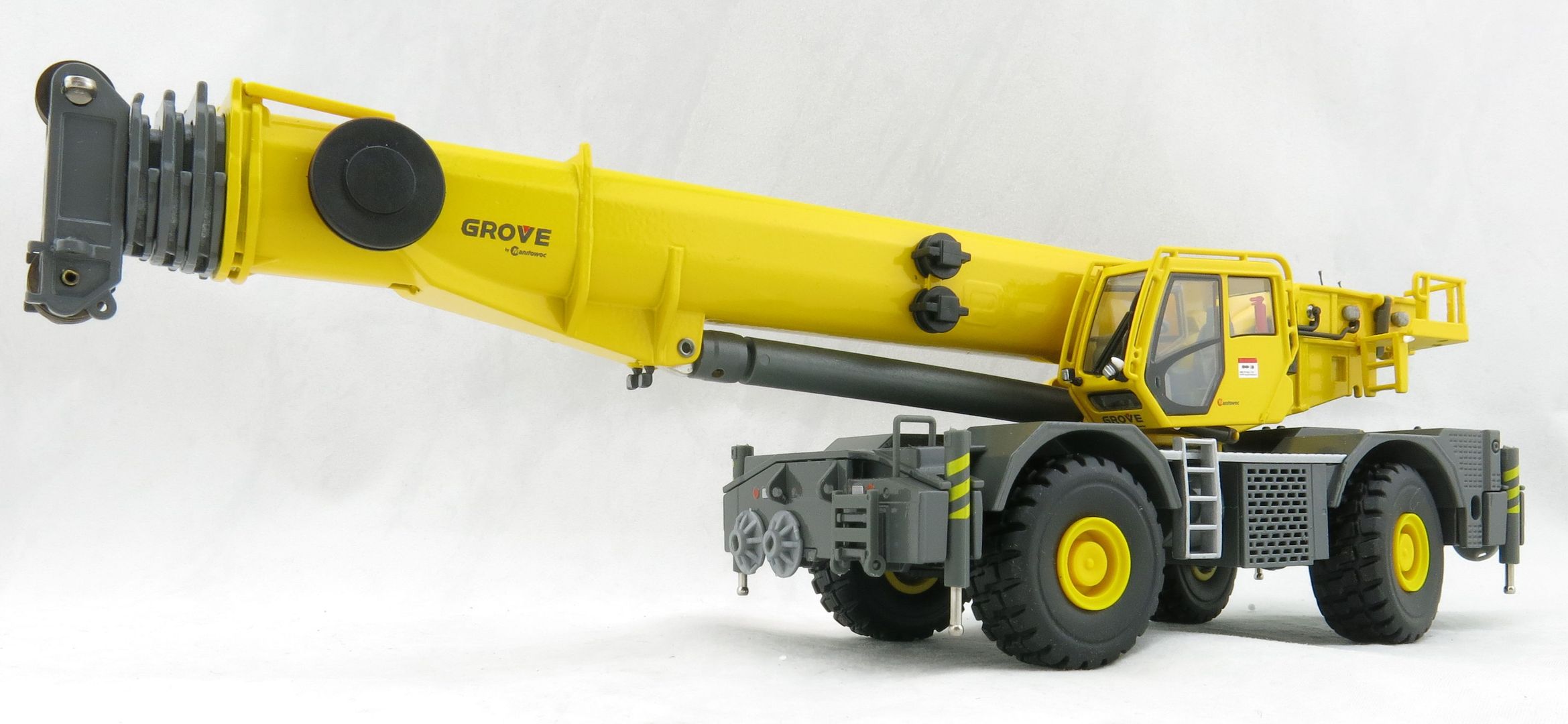 Product Image - Conrad 2117/0 GROVE GRT 8100  Rough Terrain Mobile Crane - Scale 1:50