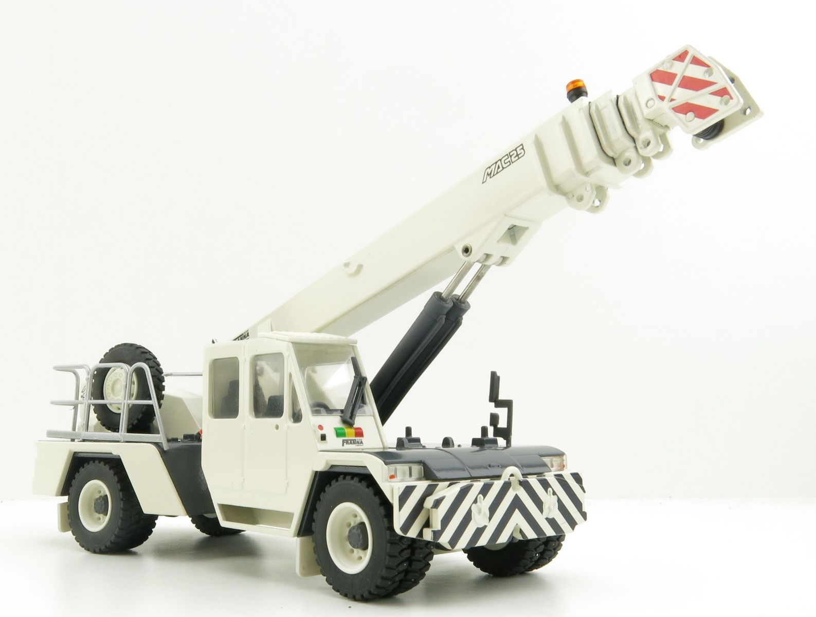 Product Image - Conrad 2122/0 - TEREX Franna MAC25 Pick and Carry Mobile Crane New 2022 - Scale 1:50