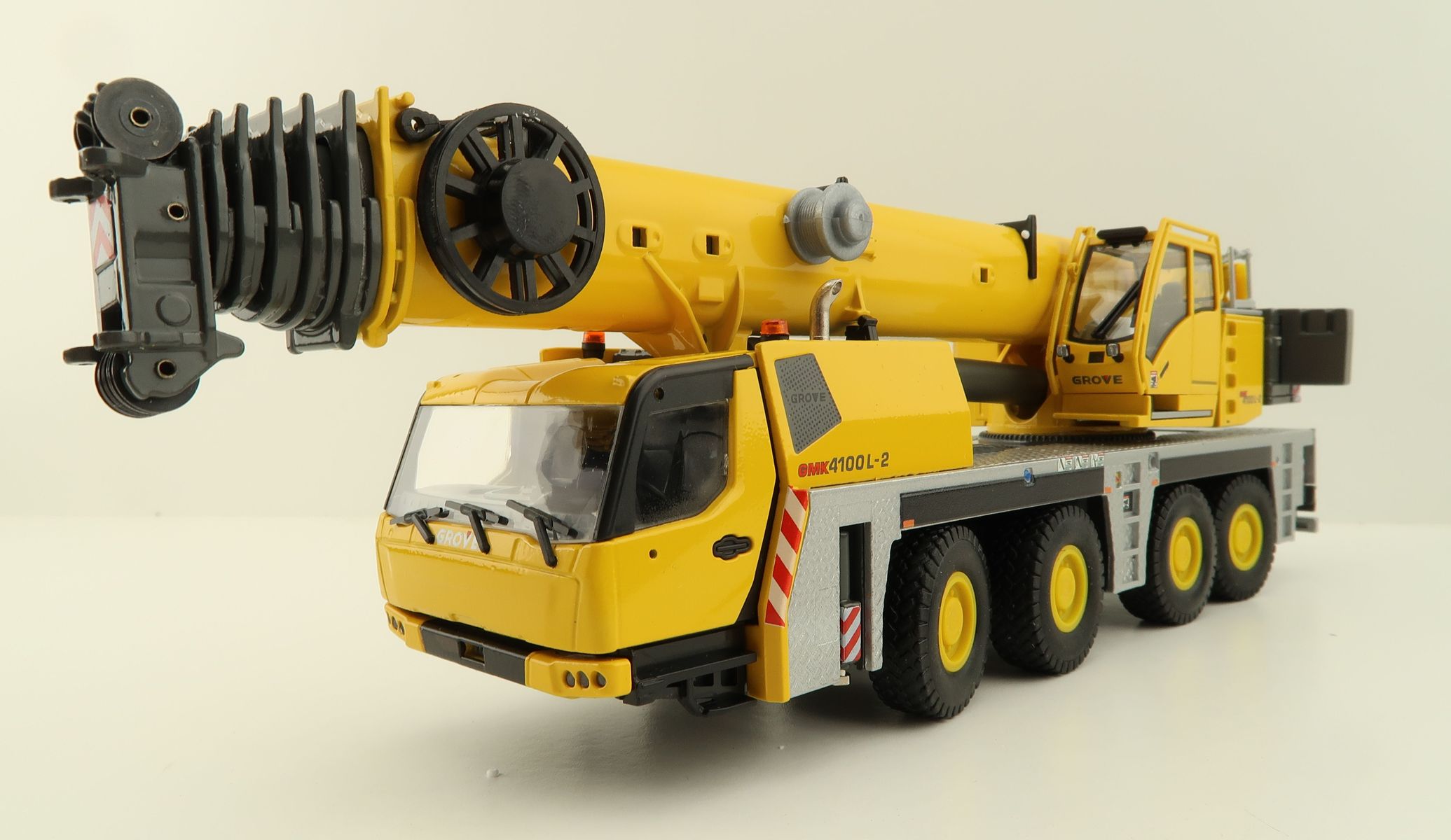 Product Image - Conrad 2124/0 Grove GMK 4100 L-2 4-axle All Terrain Mobile Crane BAUMA 2022 - Scale 1:50