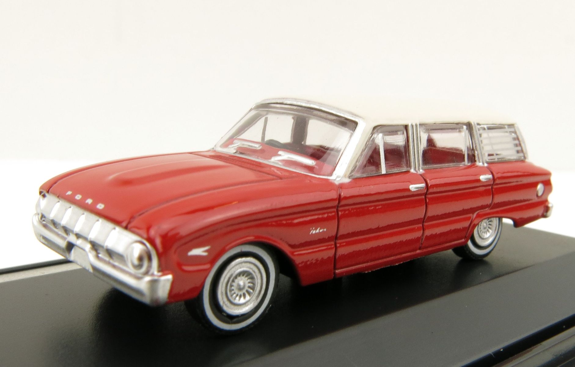 Product Image - Road Ragers - Australian 1962 Ford XL Falcon Station Wagon in Woomera Red - H0 Scale 1:87