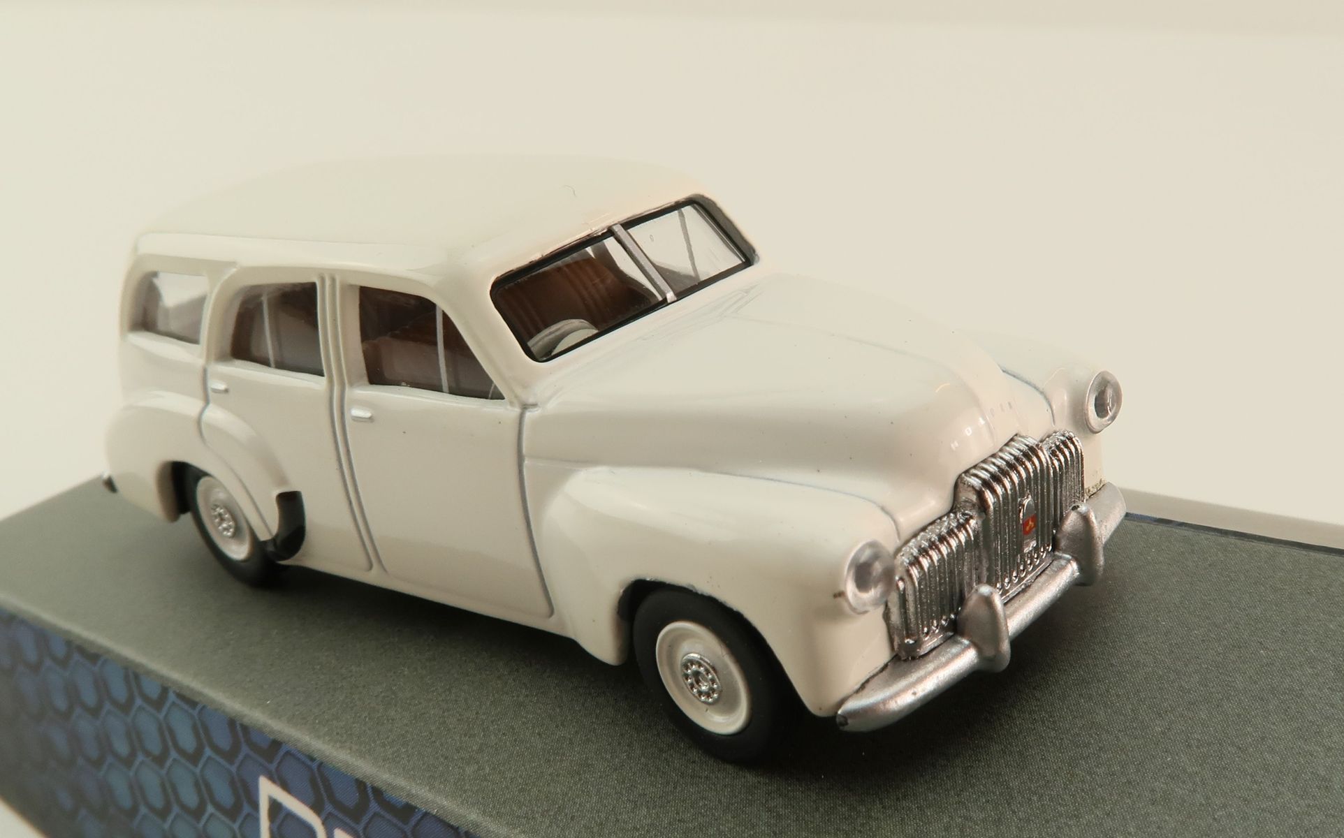 Product Image - DDA Collectibles DDA164001 - 1953 Holden FX Station Wagon Panel Van White Diecast - Scale 1:64