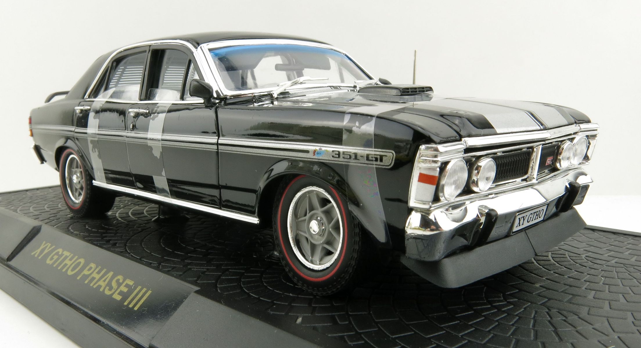 Product Image - DDA Collectibles -  Ford Falcon XY GTHO Phase III 1971 - Black - Scale 1:24