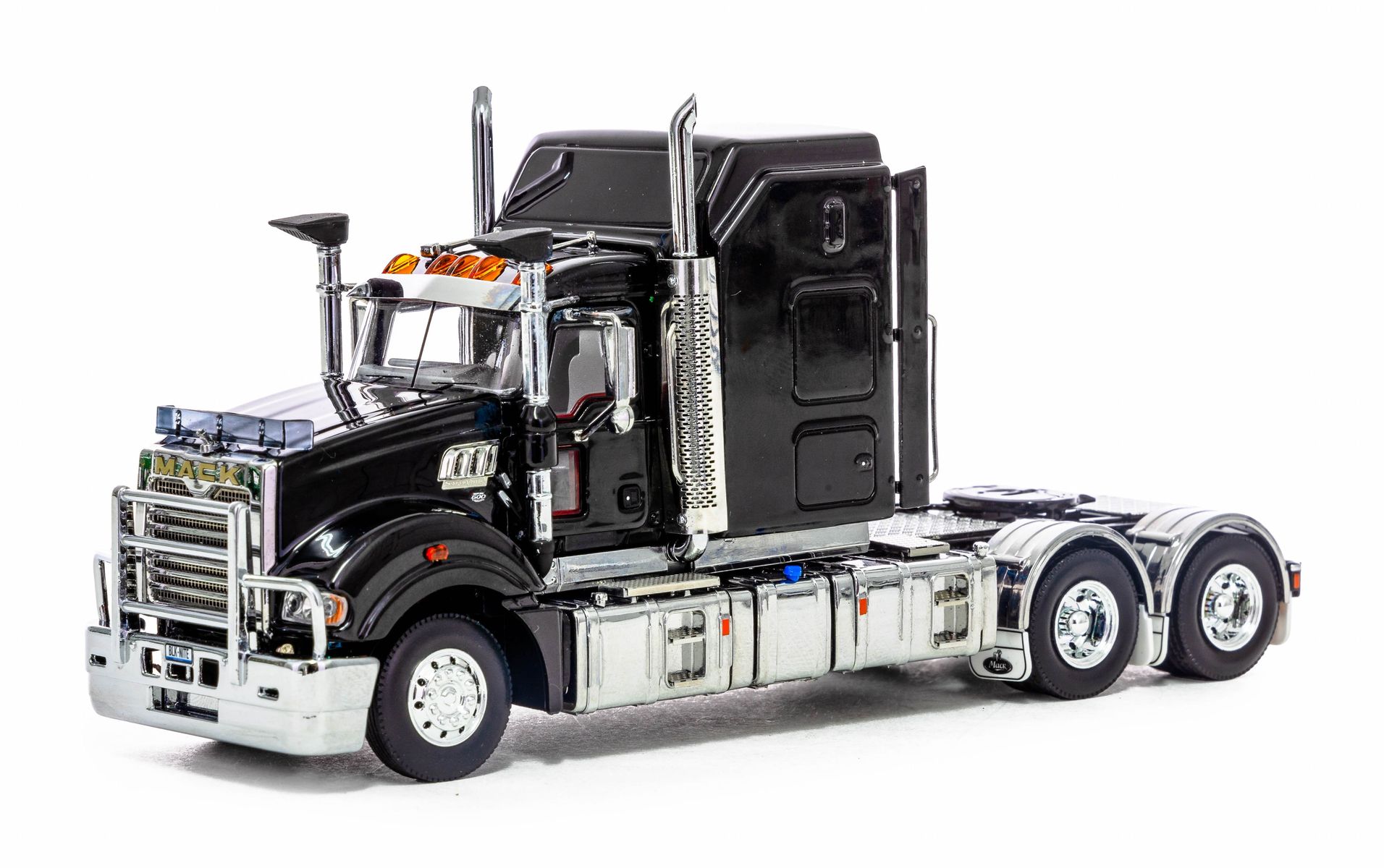 Product Image - Drake Collectibles Z01516 - Australian Mack Super-liner Prime Mover Truck 6x4 Late Edition Black - Scale 1:50