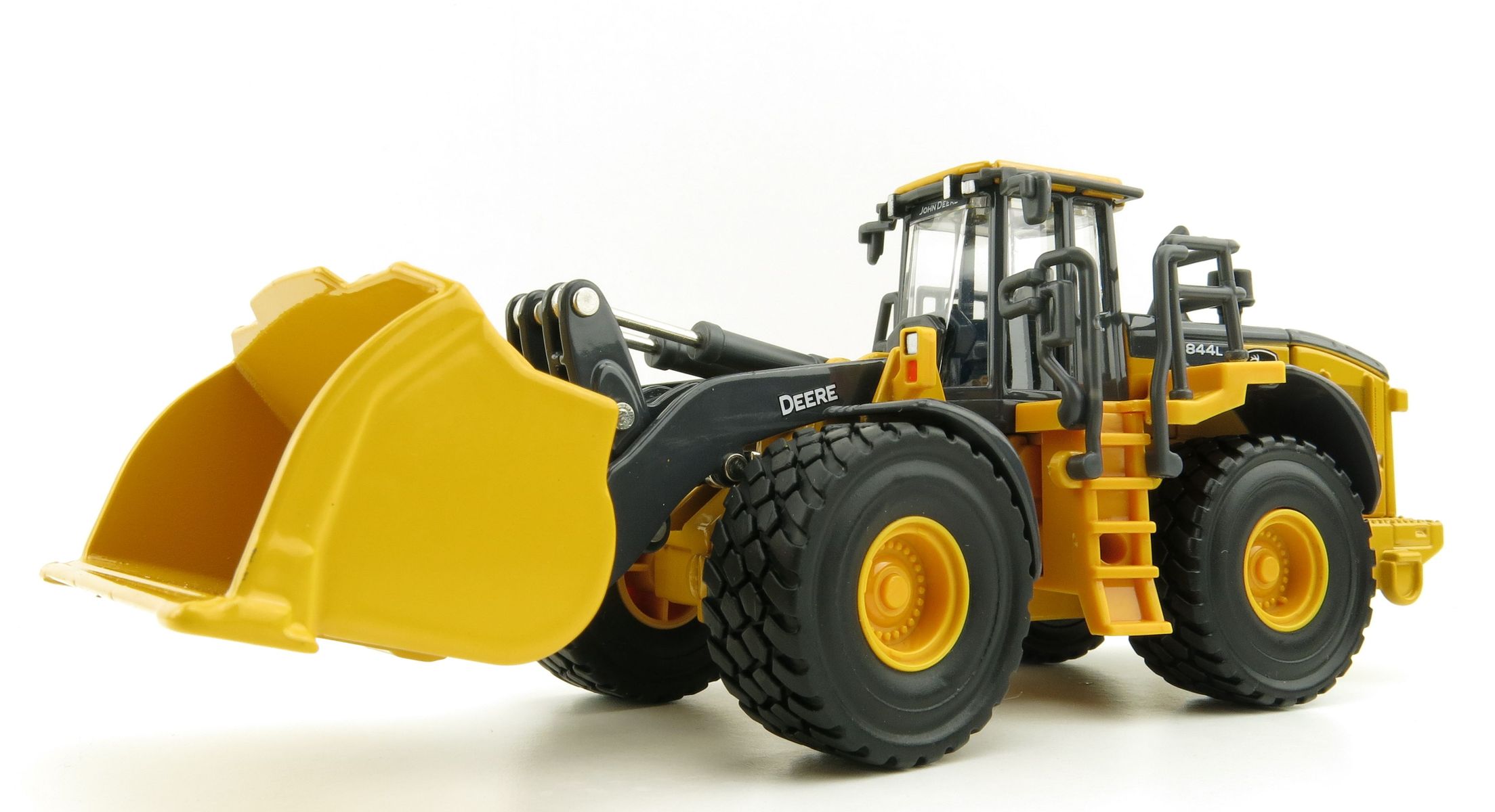 Ertl 45717 John Deere 844L Aggregate Handler Wheel Loader - Prestige Model  1:50