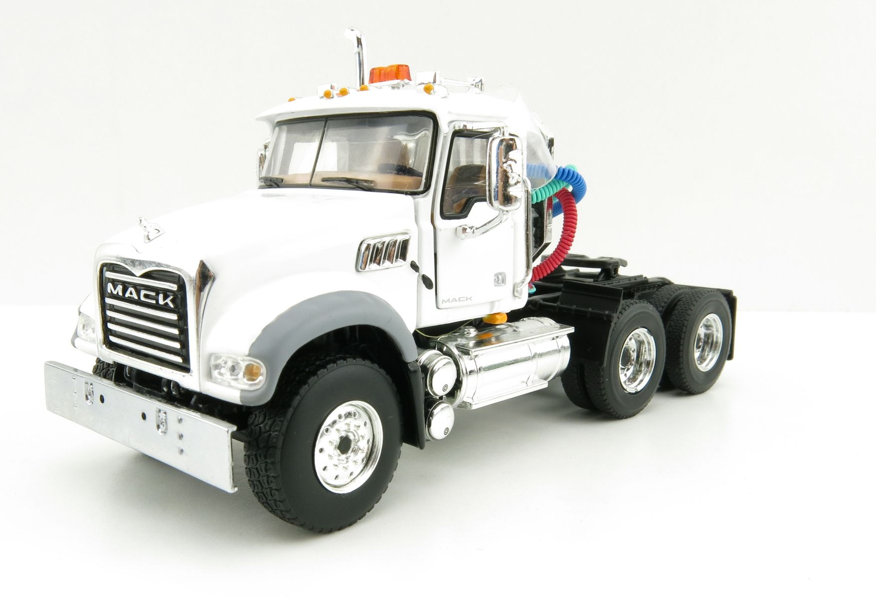 First Gear 50-3115C Mack Granite MP Day Cab 6x4 Prime Mover White Scale 1:50