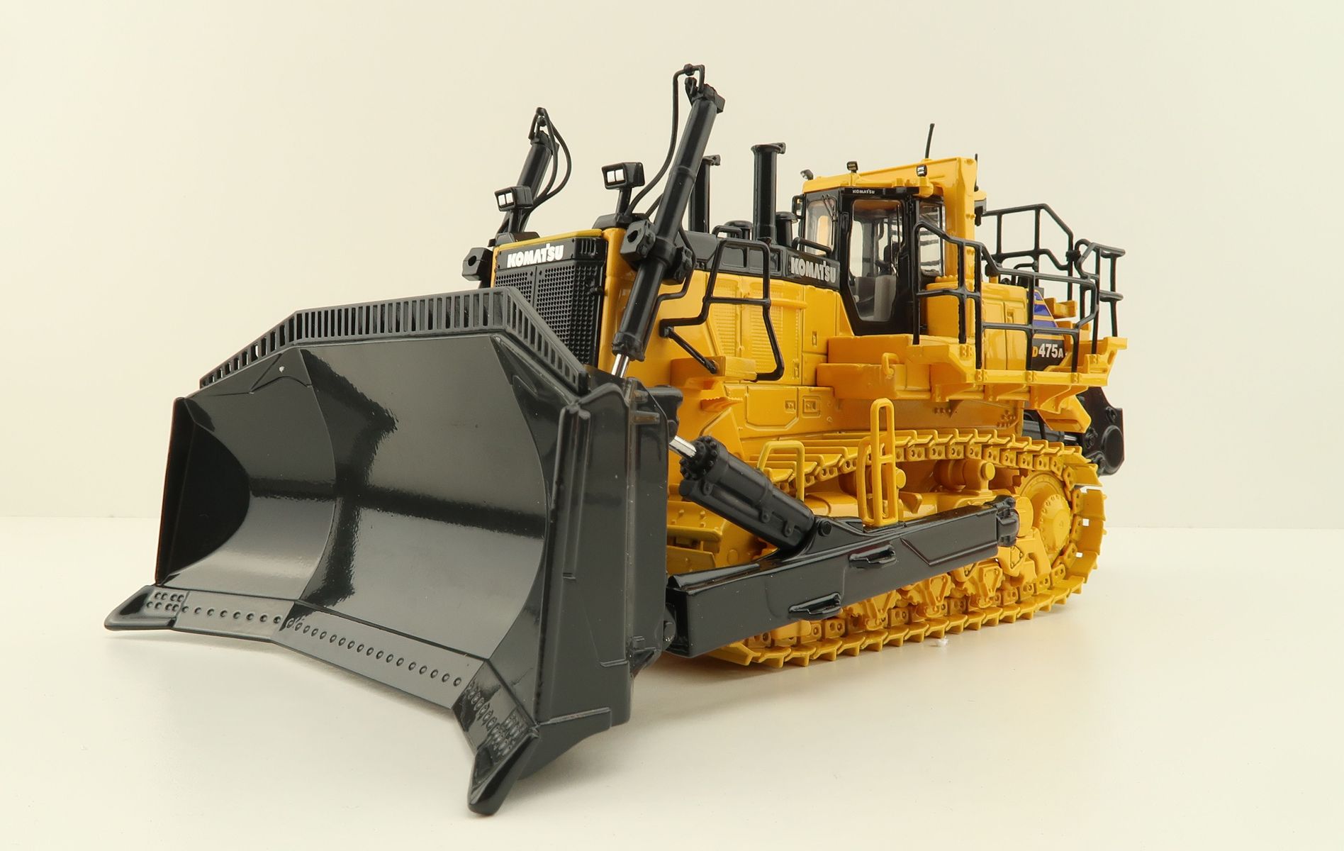 Product Image - First Gear 50-3482 Komatsu D475A-8 Dozer with Ripper Diecast New 2023 Scale 1:50
