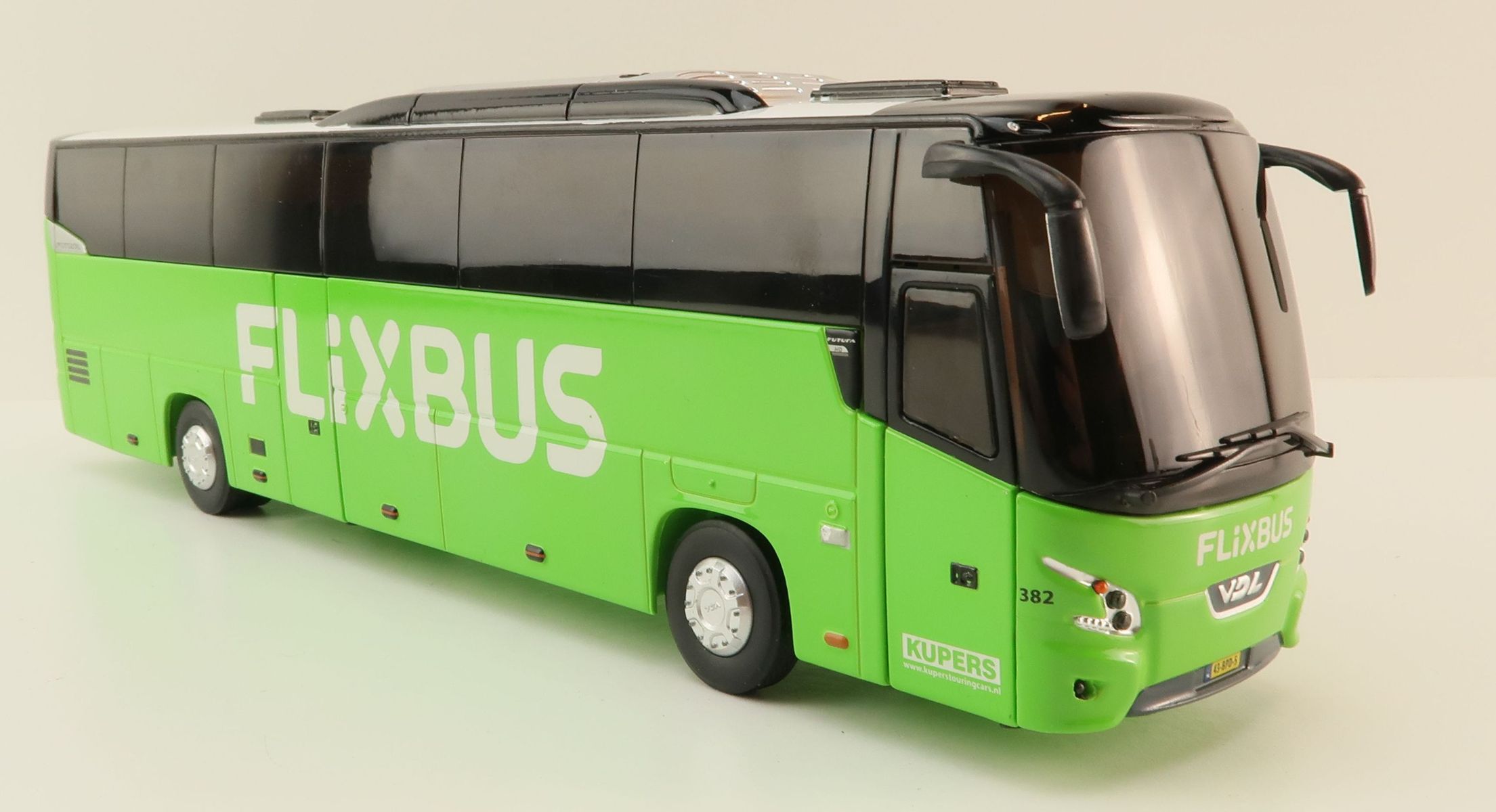 Product Image - Holland Oto 8-1215 - VDL Futura Bus Coach White Flixbus Kupers - Scale 1:50