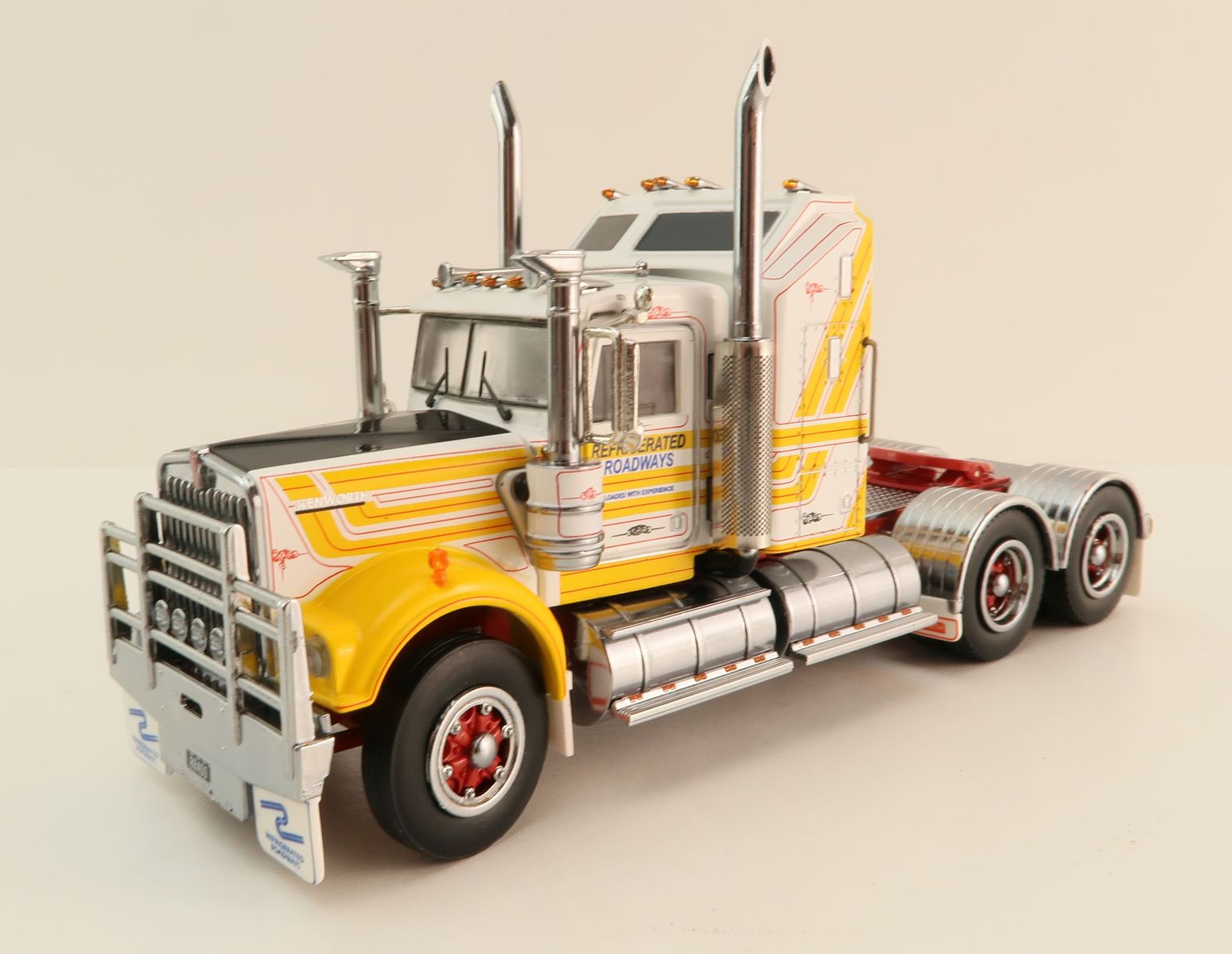 Product Image - Iconic Replicas - Australian Kenworth W900 6x4 Prime Mover Truck Refrigerated Roadways - Scale 1:50