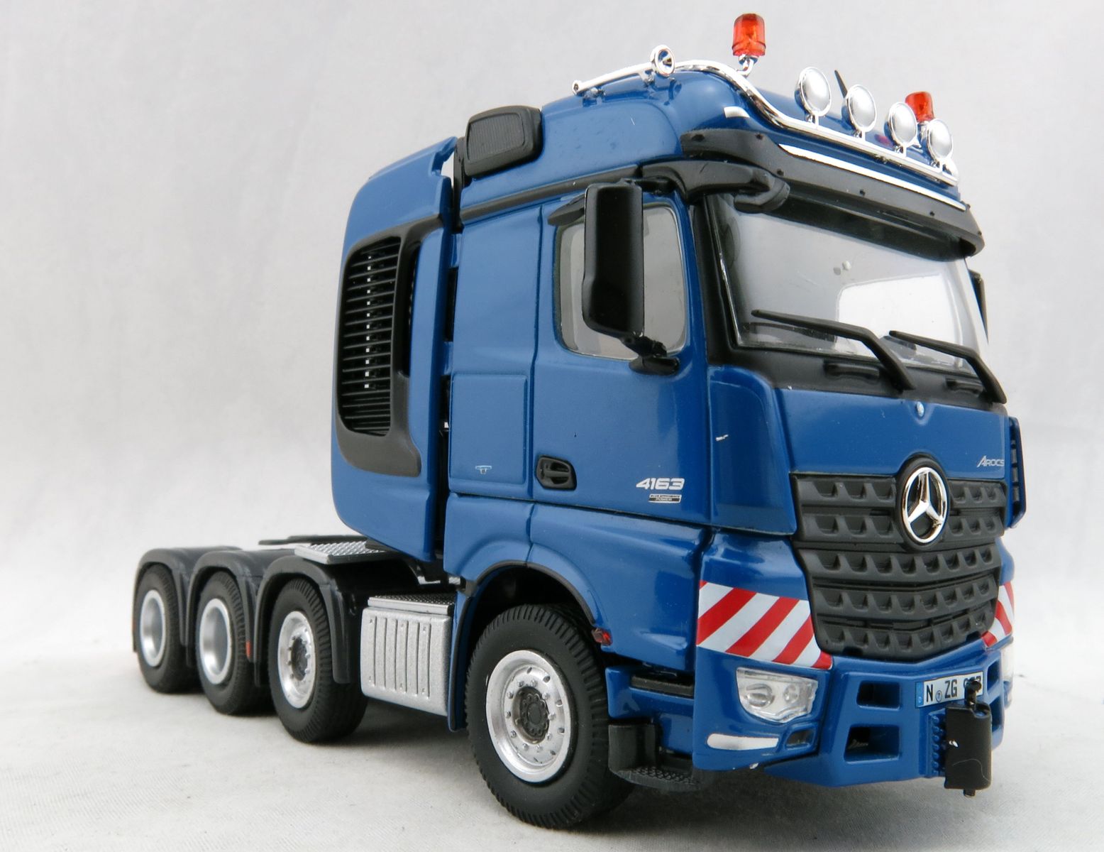 Nzg 937 Mercedes Benz Actros Big Space Slt 8x4 Heavy Haulage Truck Blue 1 50 Ebay