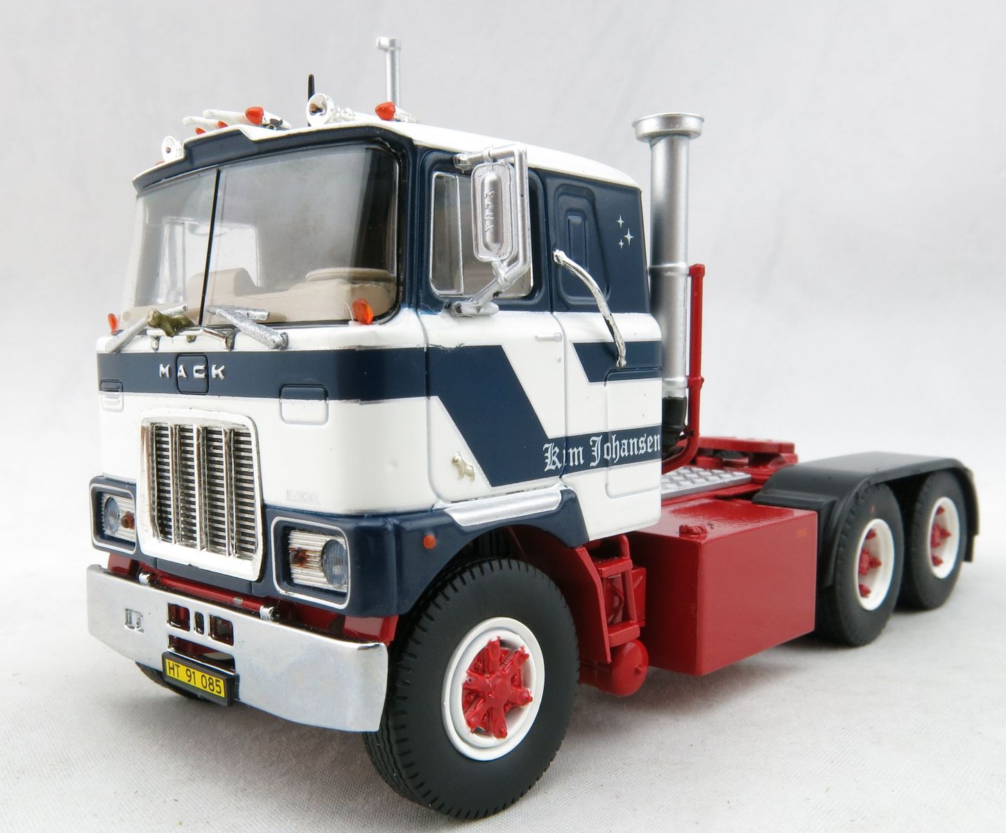 Tekno 74413 Mack F700 Prime Mover 6x4 Kim Johansen Truck Scale 1