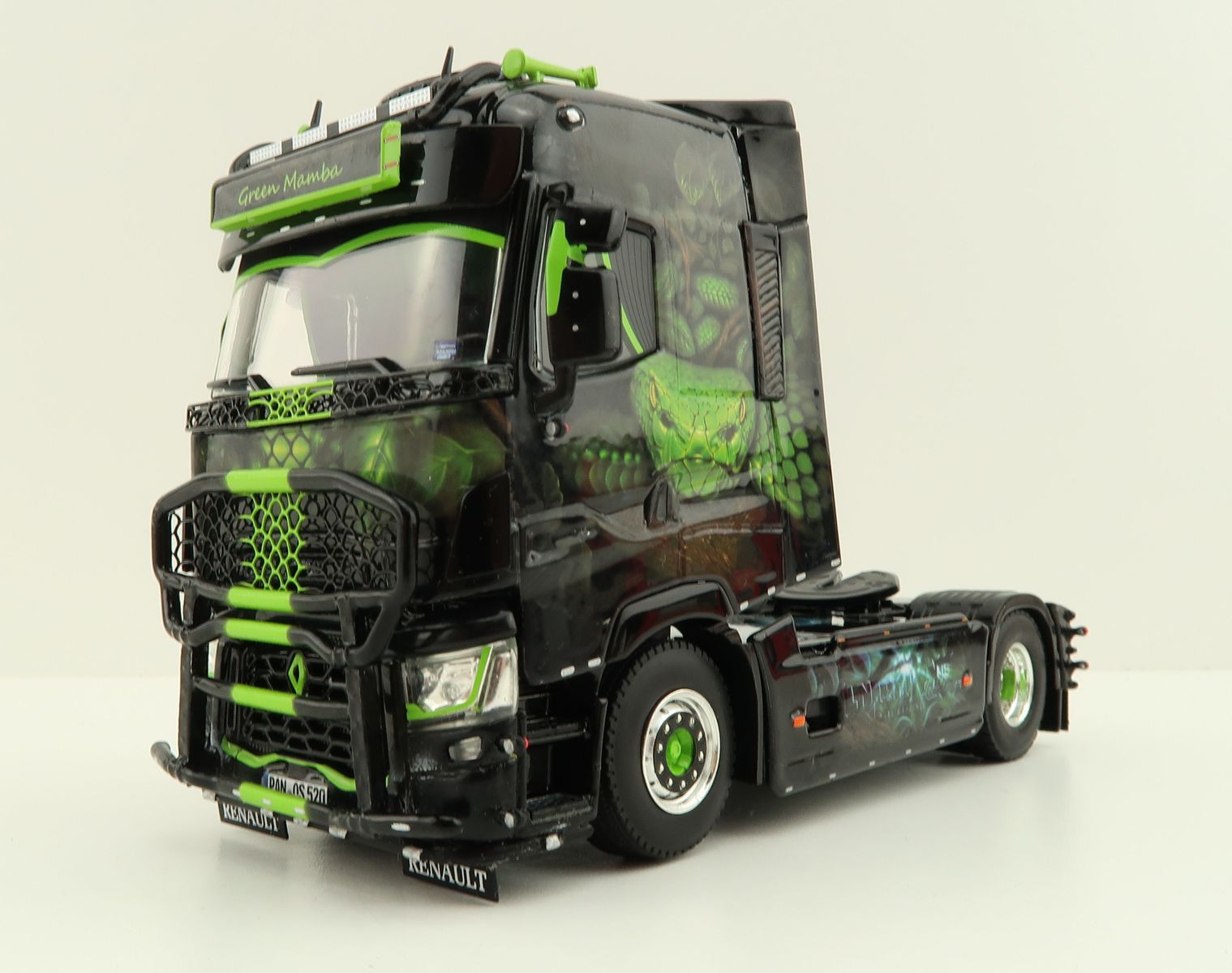 Product Image - WSI 01-3631 - Renault Trucks T High 4x2 Prime Mover - Richter Green Mamba - Scale 1:50