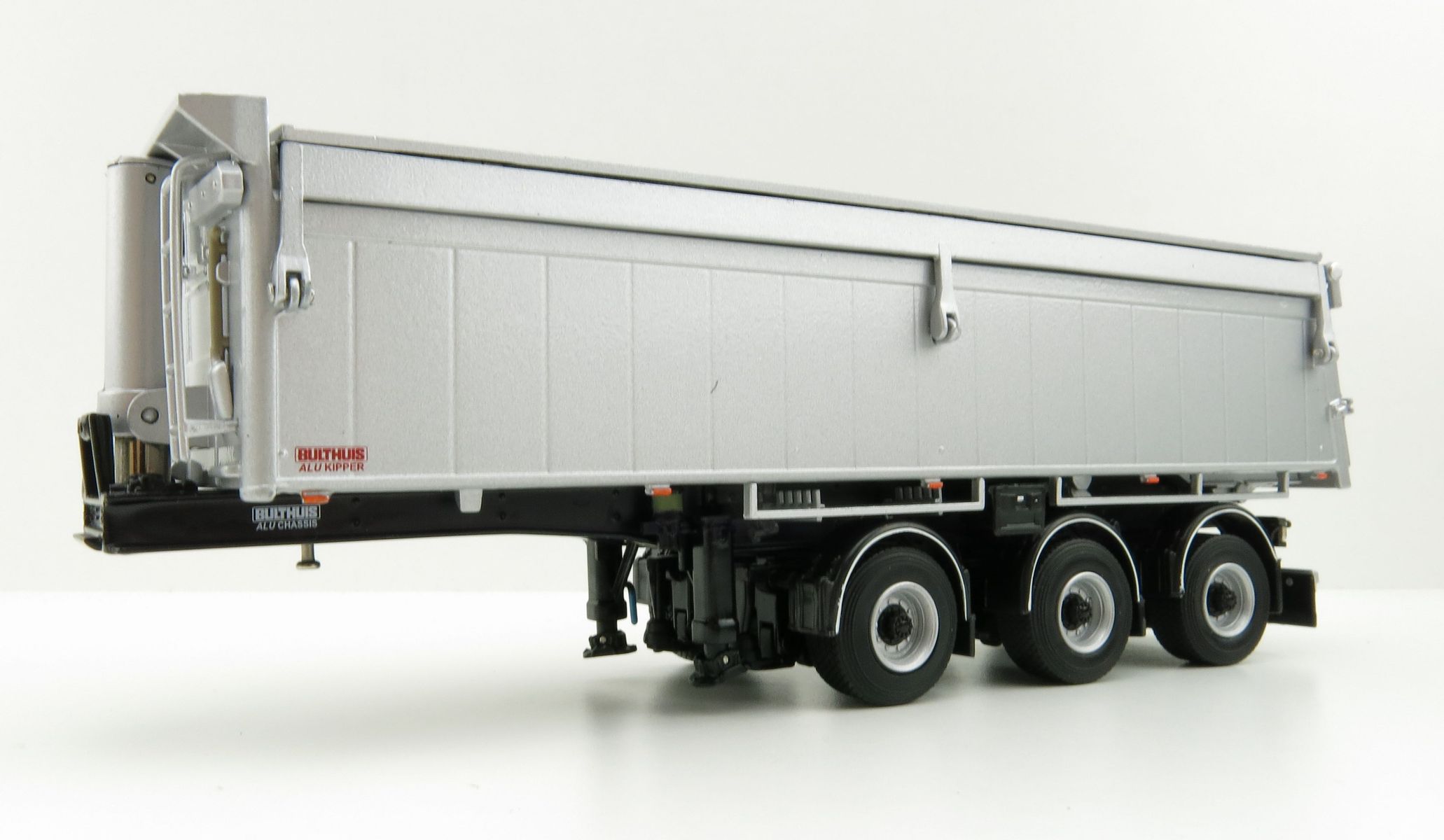 Product Image - WSI 03-1003 - Bulthuis Asphalt and Sand 3-Axle Alu Kipper Steerable Trailer - Scale 1:50